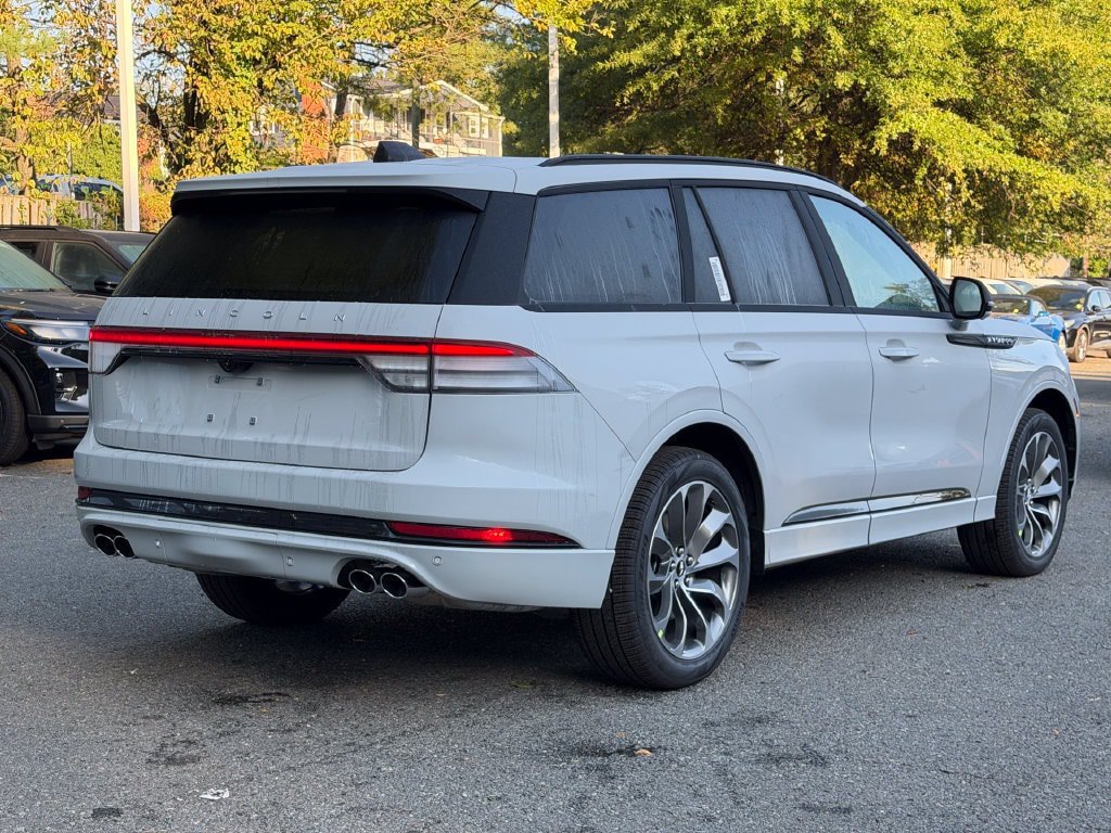 New 2027 Lincoln Aviator AWD w/ Jet Appearance Package image 5