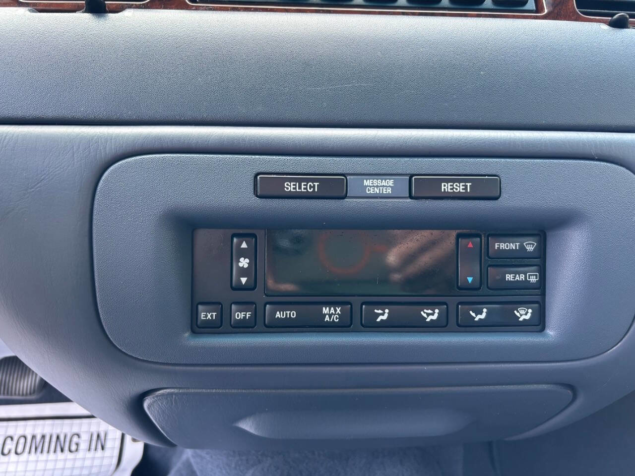 Used 2000 Lincoln Town Car Signature image 23