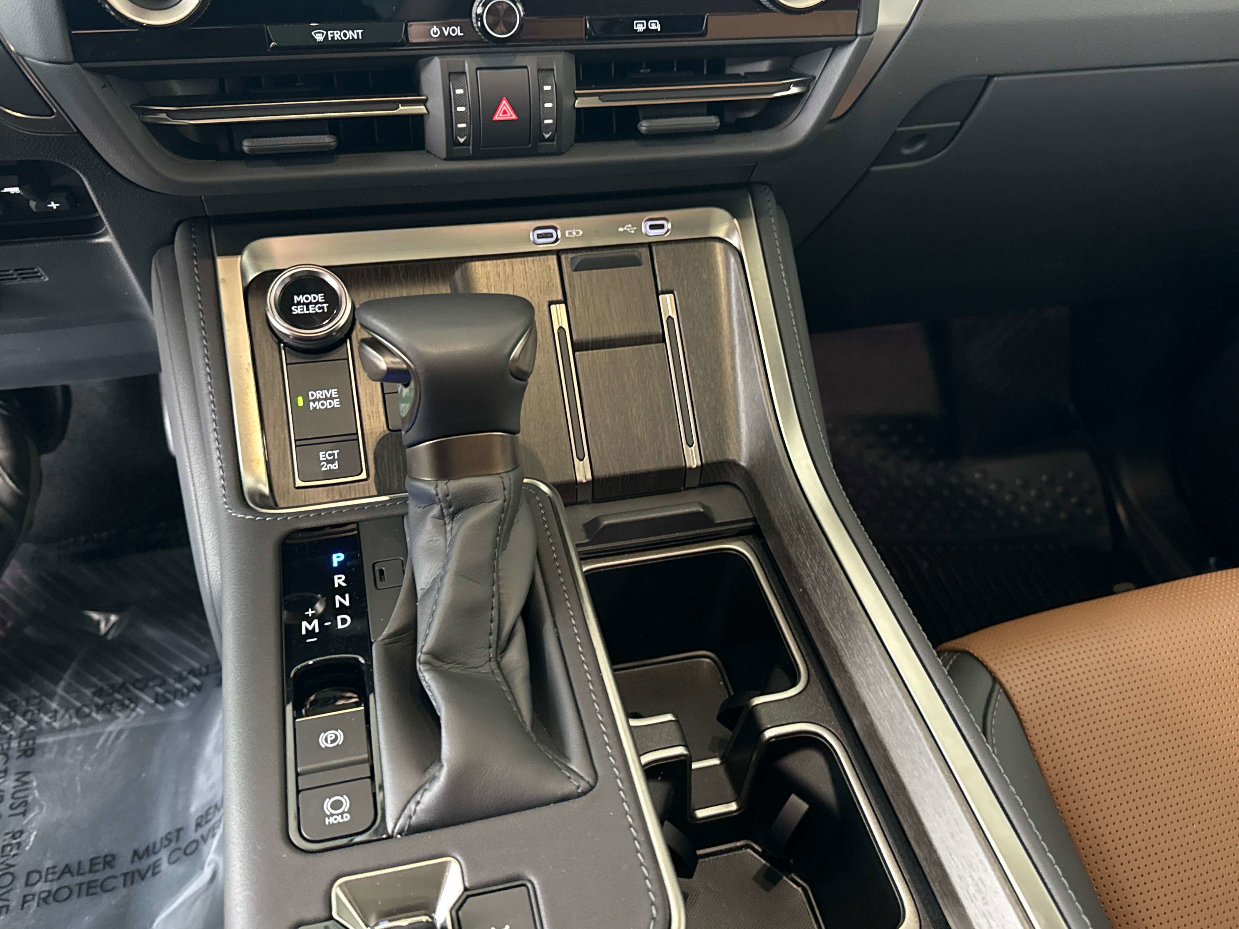 Used 2025 Lexus GX 550 w/ Accessory Package (2T) image 24