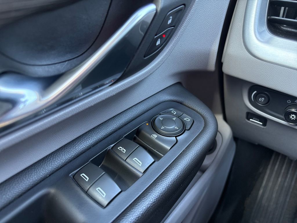 Used 2023 GMC Terrain SLT image 11