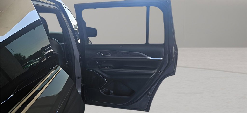 Used 2024 Jeep Grand Cherokee L Overland w/ Luxury Tech Group IV image 27