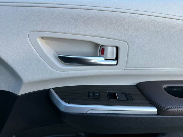 Used 2023 Toyota Sienna Platinum image 24