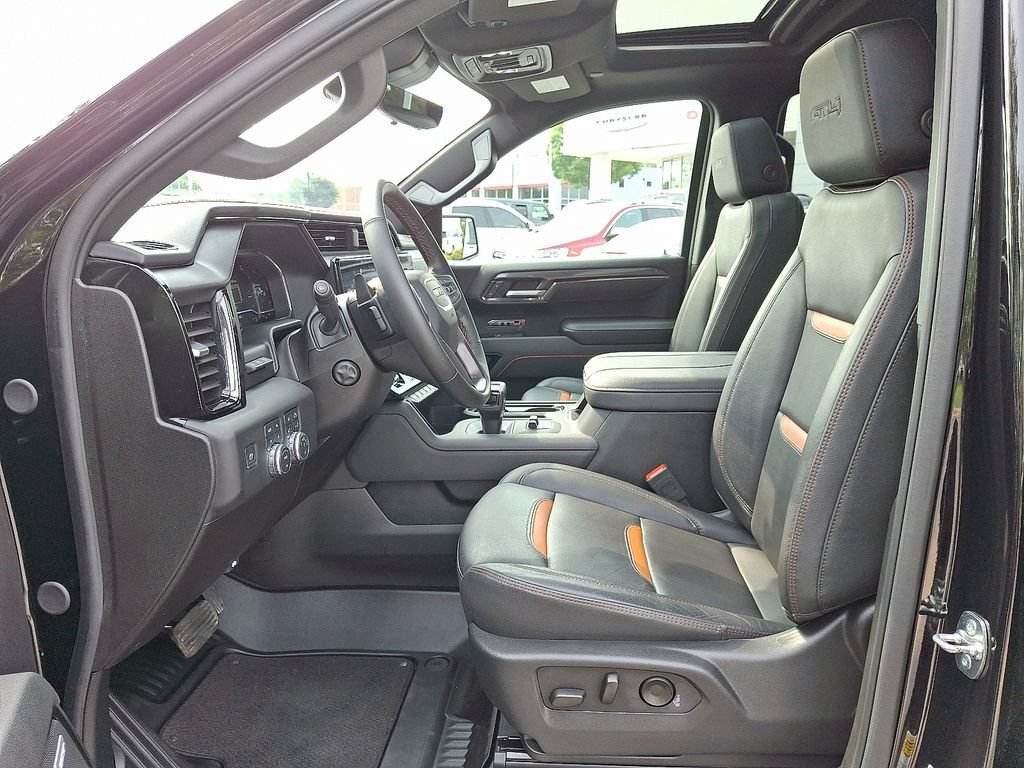 Used 2025 GMC Sierra 1500 AT4 w/ Technology Package AWD/4WD image 14