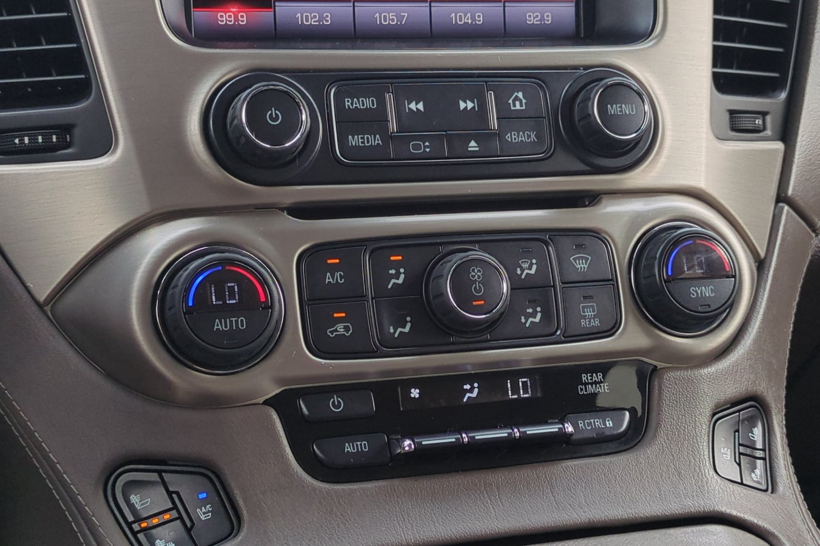 Used 2015 GMC Yukon Denali w/ Premium Package AWD/4WD image 30