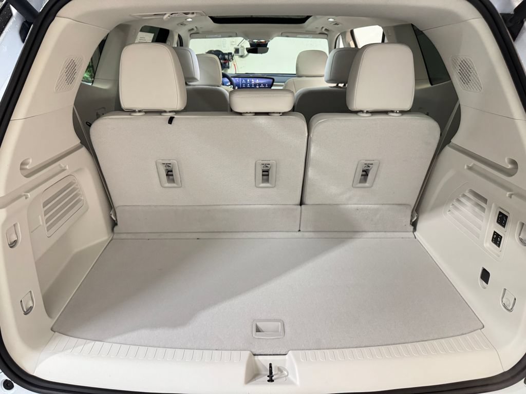 New 2026 Buick Enclave Avenir w/ Super Cruise Package AWD/4WD image 8
