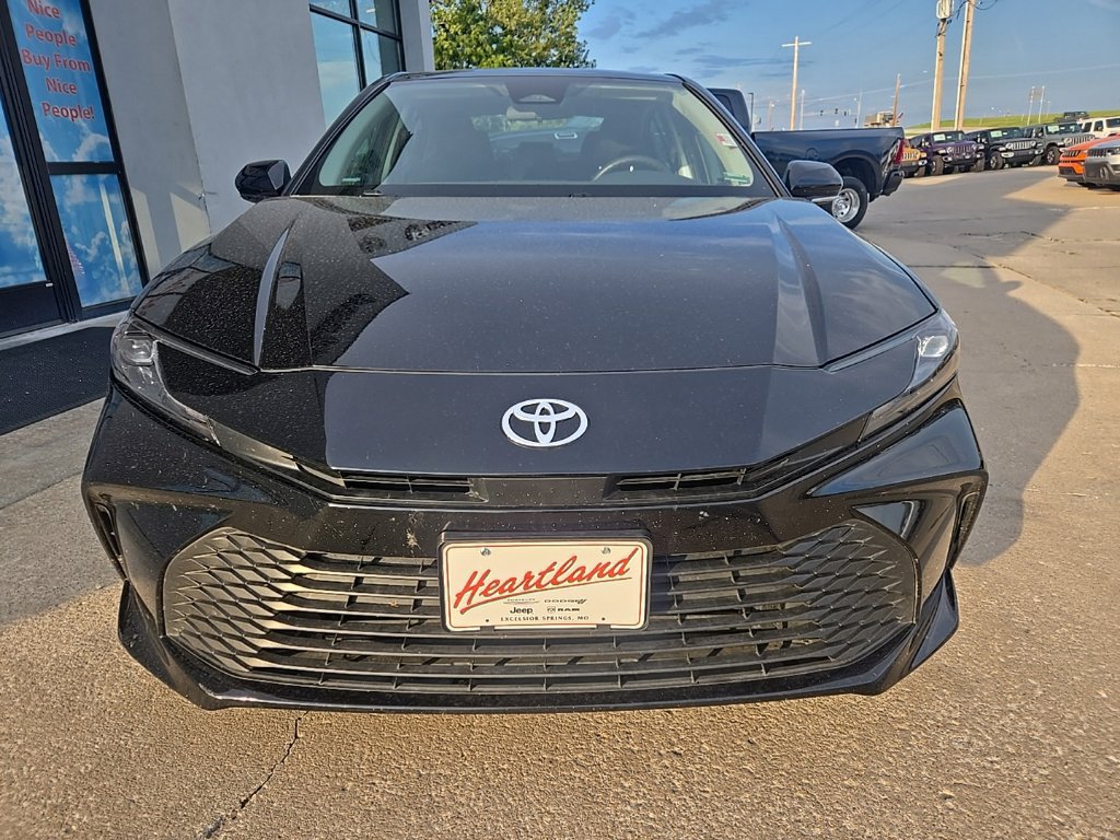 Used 2025 Toyota Camry LE FWD image 6