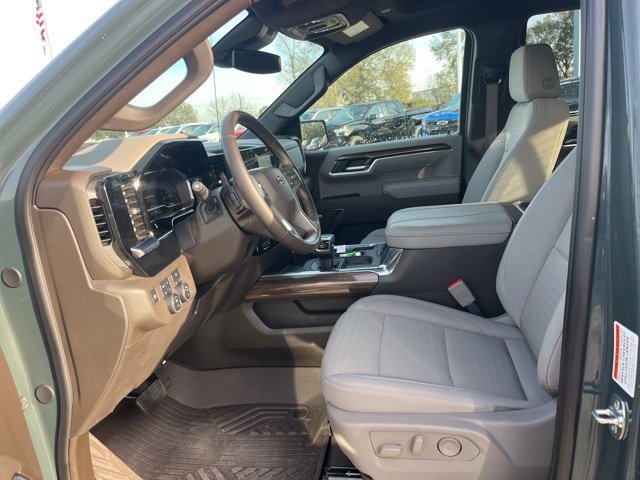 Used 2025 Chevrolet Silverado 1500 LT Trail Boss w/ Convenience Package II image 19