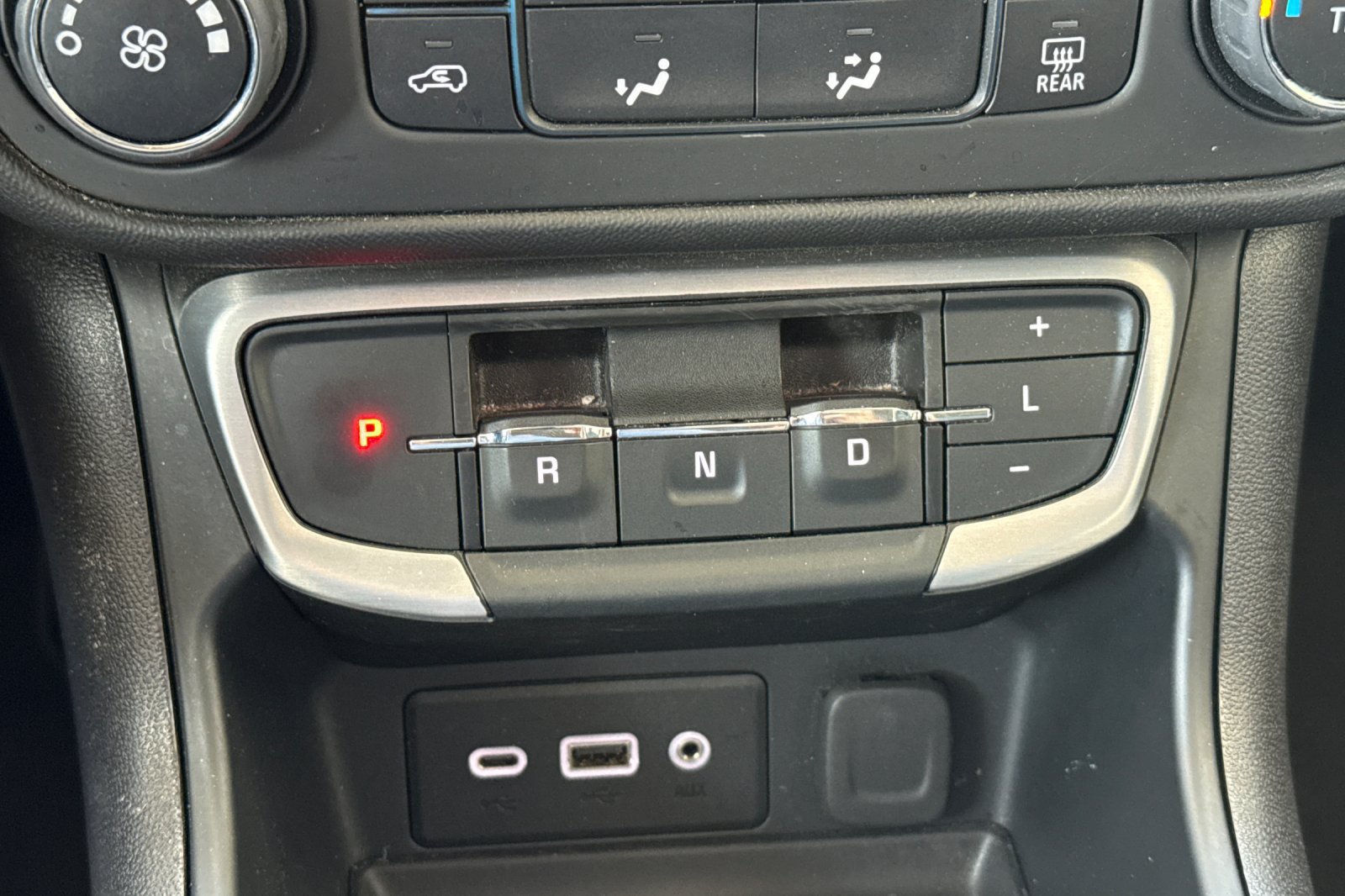 Used 2024 GMC Terrain SLE AWD/4WD image 31