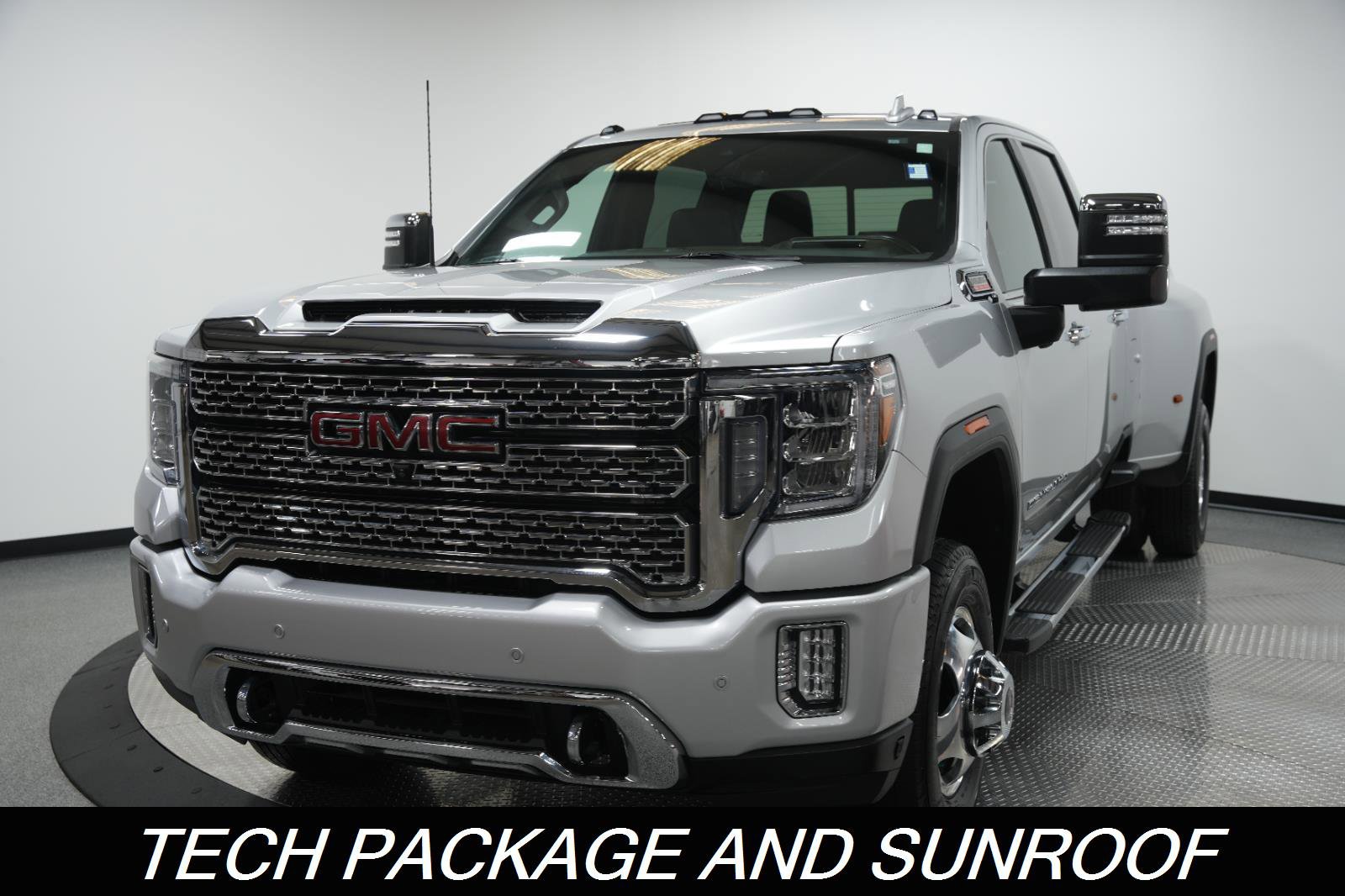 Used 2022 GMC Sierra 3500 Denali w/ Technology Package image 3