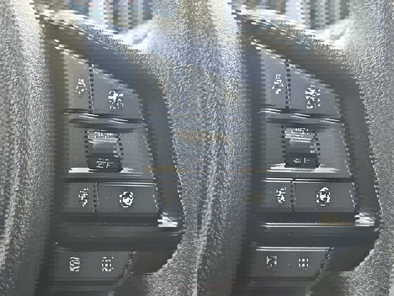 Used 2025 Subaru Crosstrek 2.0i Premium image 18