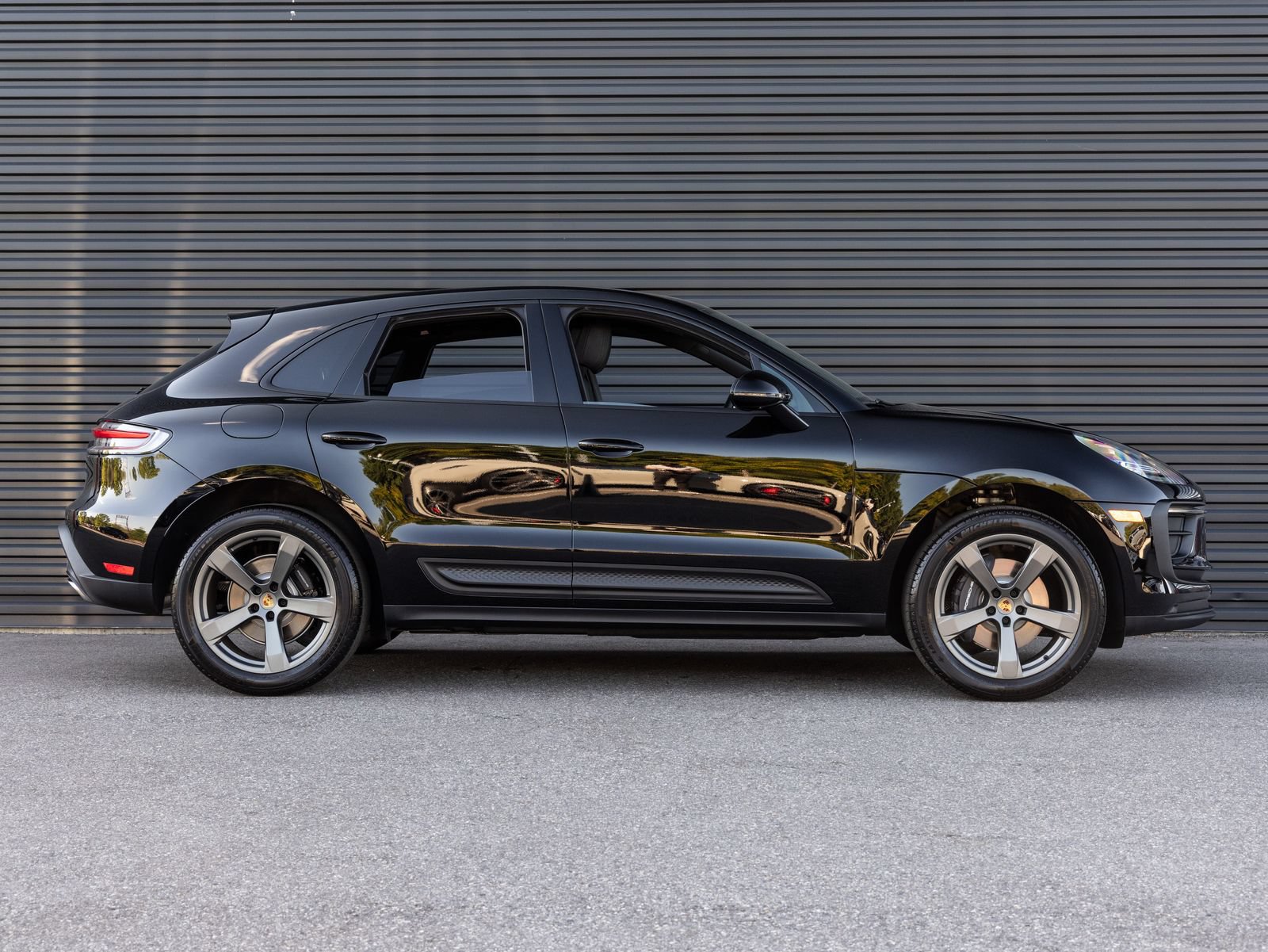 Certified 2026 Porsche Macan AWD/4WD image 8