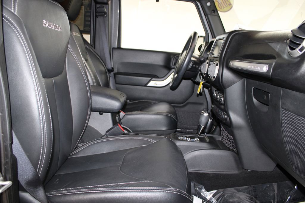 Used 2016 Jeep Wrangler Unlimited Sahara w/ Dual Top Group image 25