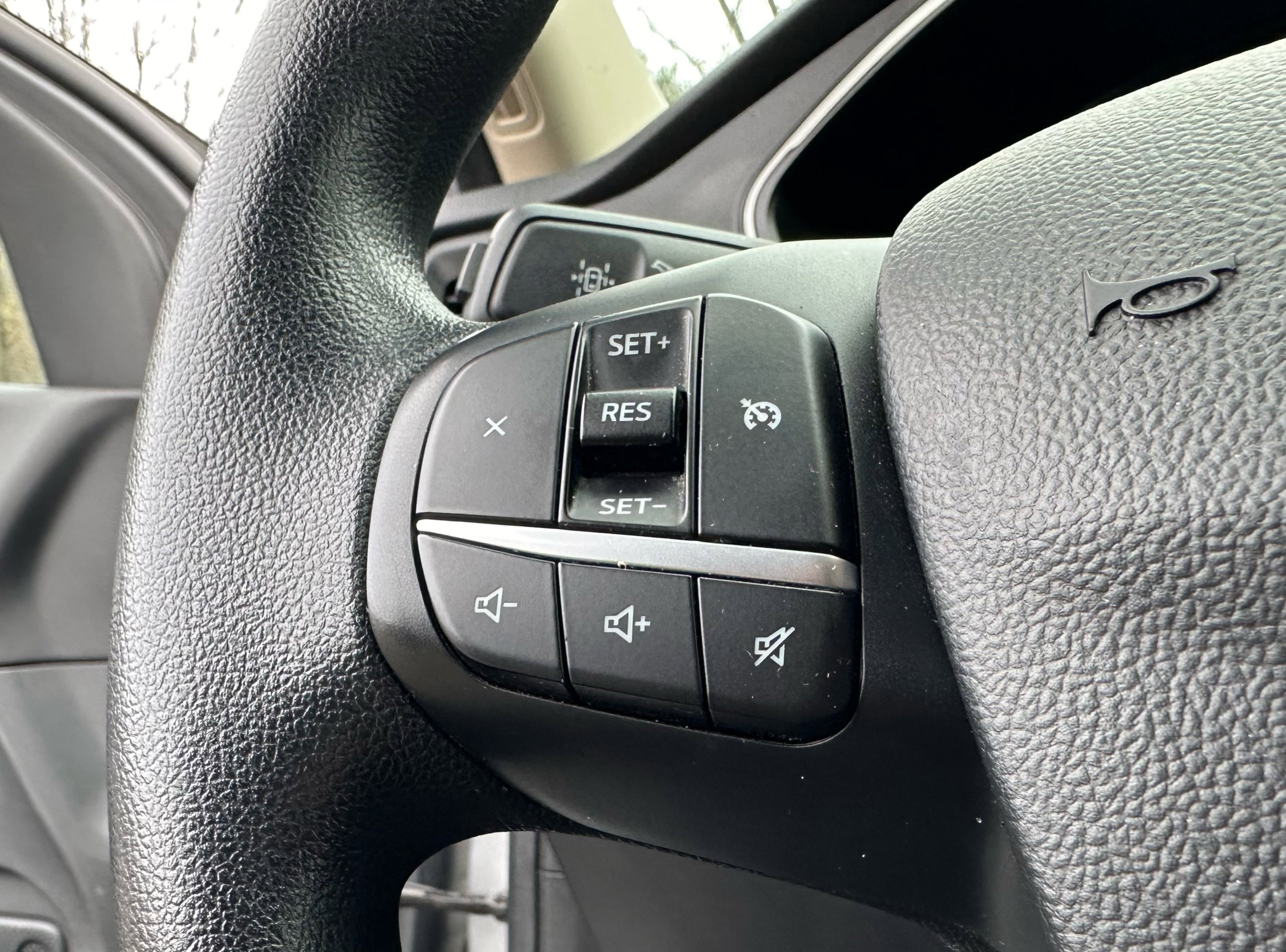 Used 2020 Ford Escape SE image 15