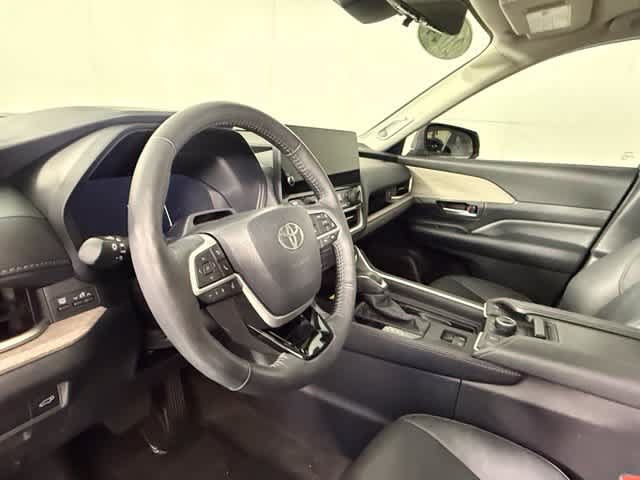 Used 2024 Toyota Grand Highlander AWD image 6