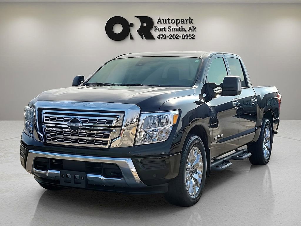 Used 2024 Nissan Titan SV w/ SV Convenience Package image 2