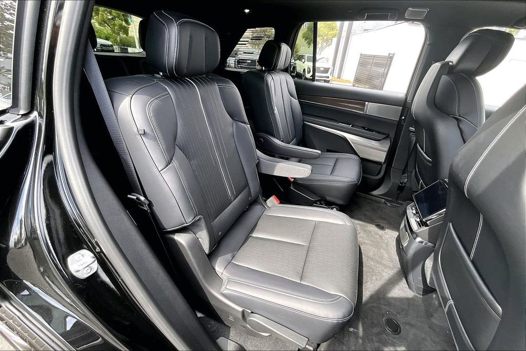 New 2026 Cadillac Vistiq Sport image 32