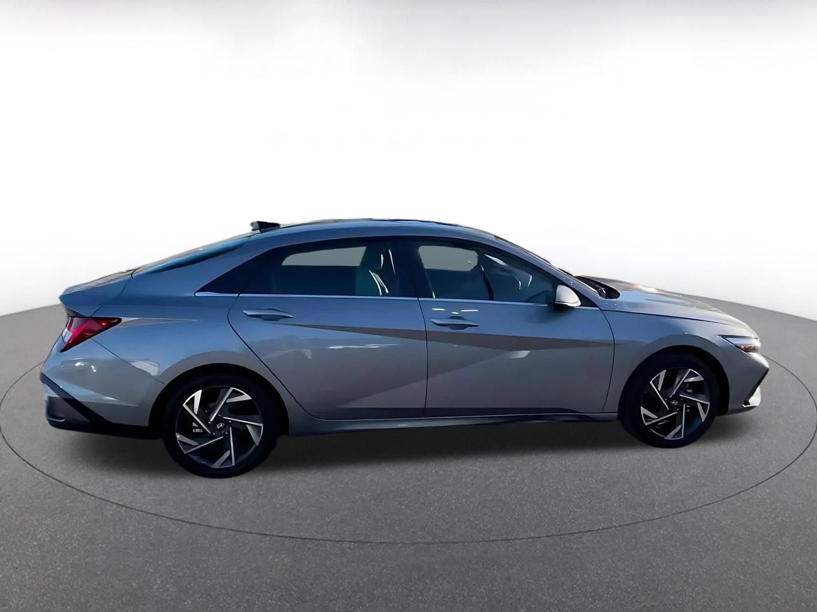 Used 2025 Hyundai Elantra Limited image 16