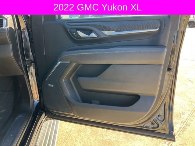 Used 2022 GMC Yukon XL Denali w/ Denali Premium Package image 12