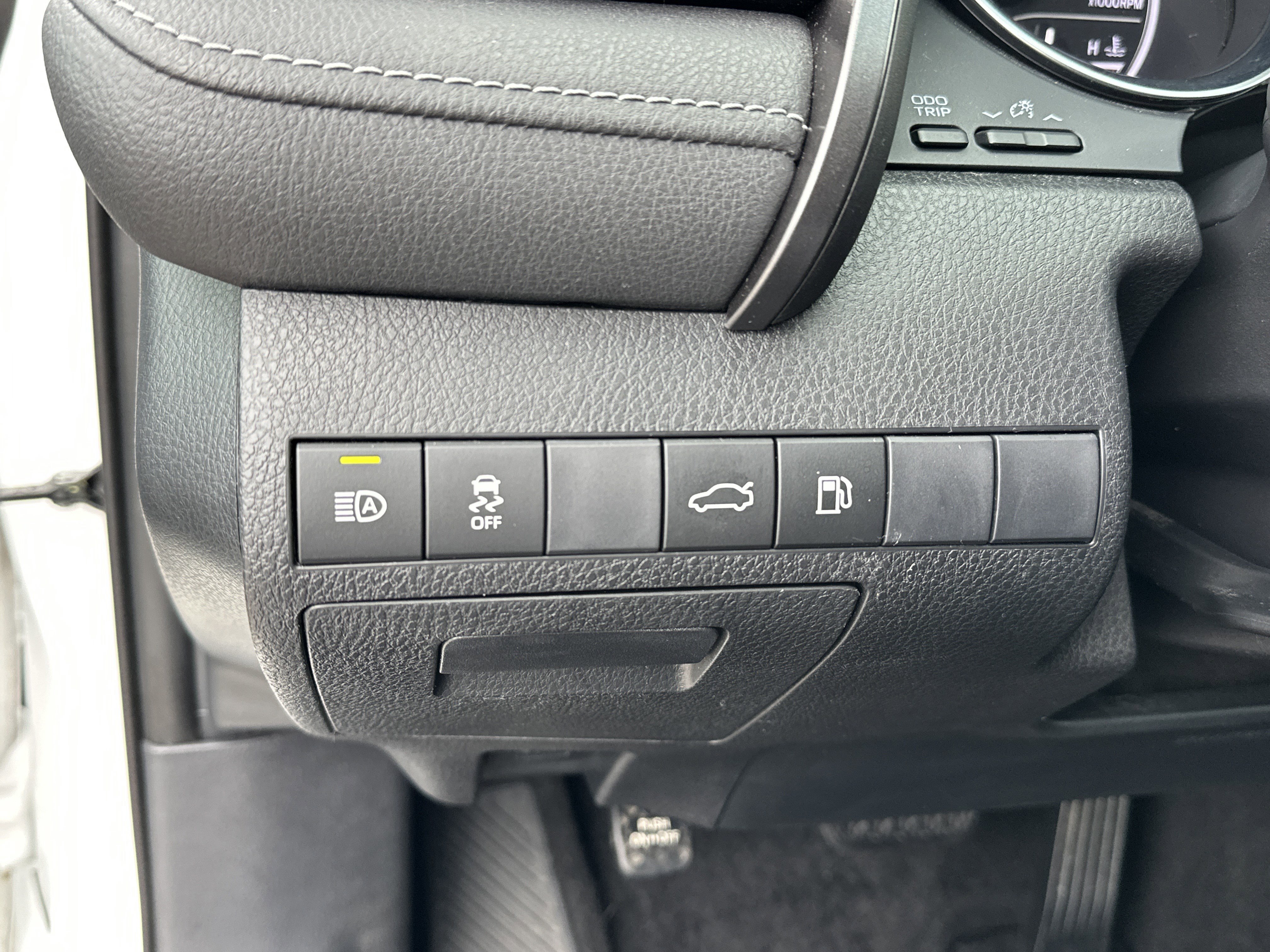 Used 2018 Toyota Camry SE image 30