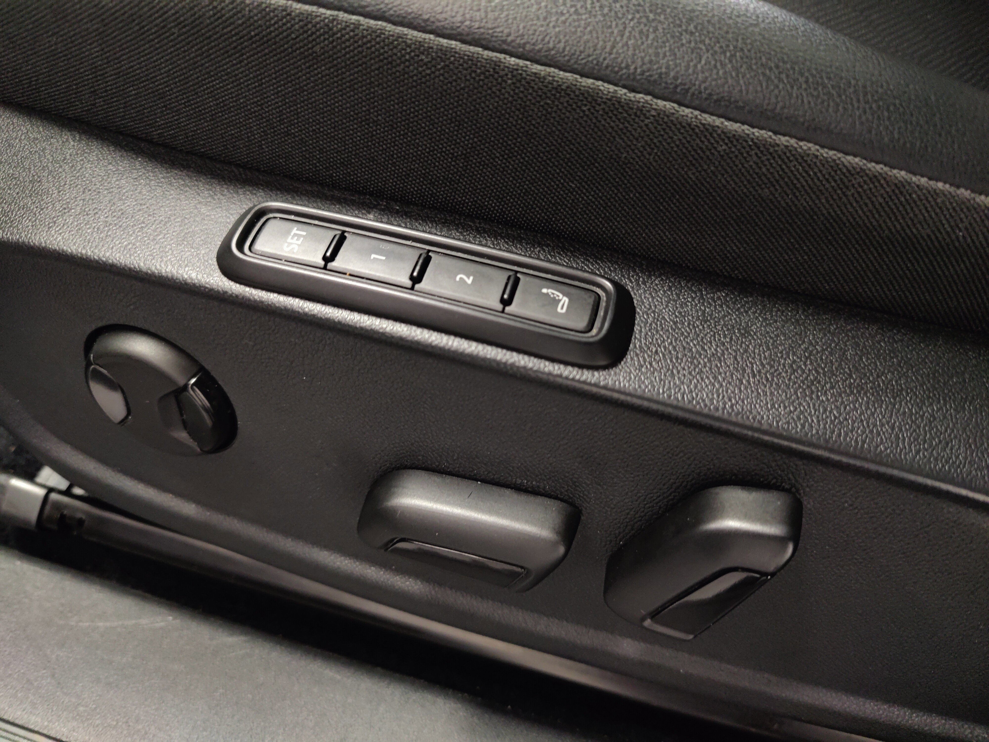 Certified 2021 Volkswagen ID.4 Pro S w/ Gradient Package image 19