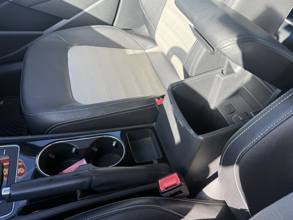 Used 2018 Volkswagen Passat 3.6 image 24