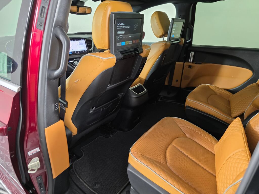 Used 2022 Chrysler Pacifica Pinnacle FWD image 30