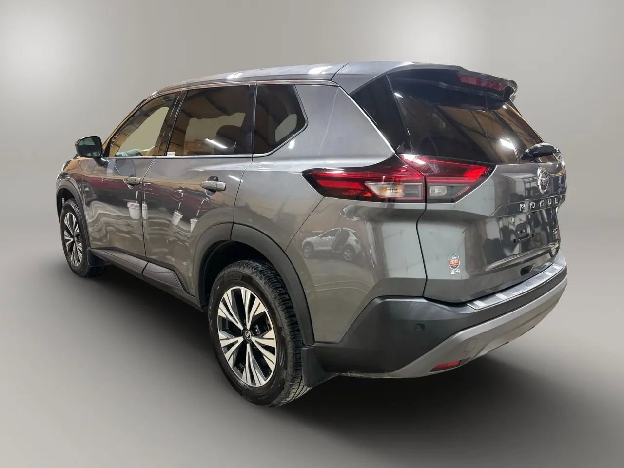 Used 2021 Nissan Rogue SV image 4
