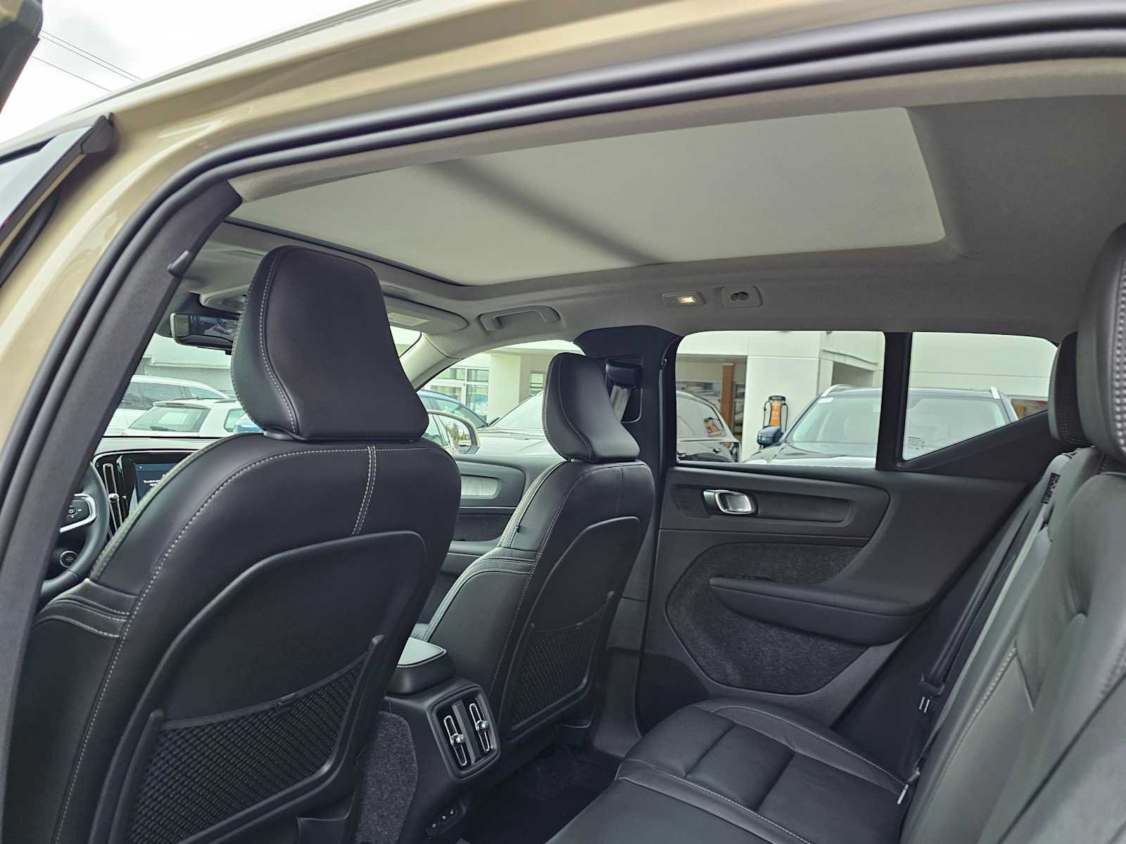 New 2025 Volvo XC40 B5 Plus w/ Climate Package AWD/4WD image 20