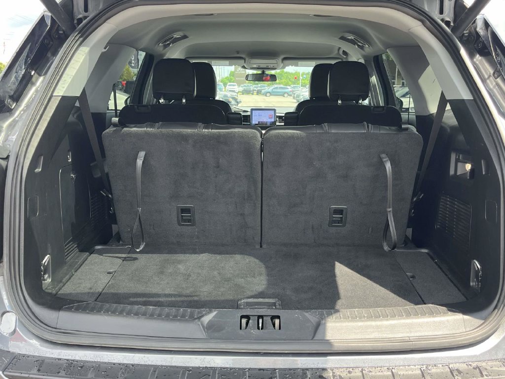 Used 2023 Ford Explorer XLT w/ Equipment Group 202A AWD/4WD image 24
