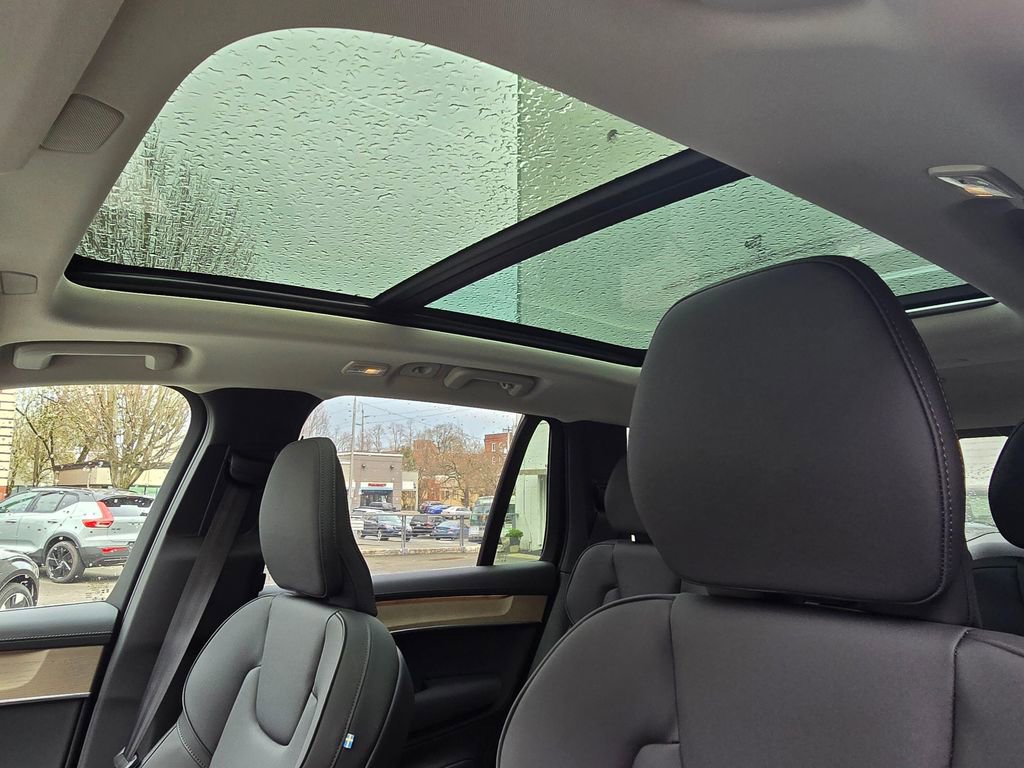 New 2025 Volvo XC90 B5 Plus w/ Protection Package Premier image 23