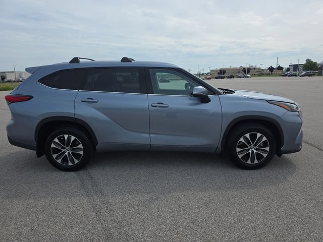 Used 2022 Toyota Highlander XLE AWD/4WD image 14