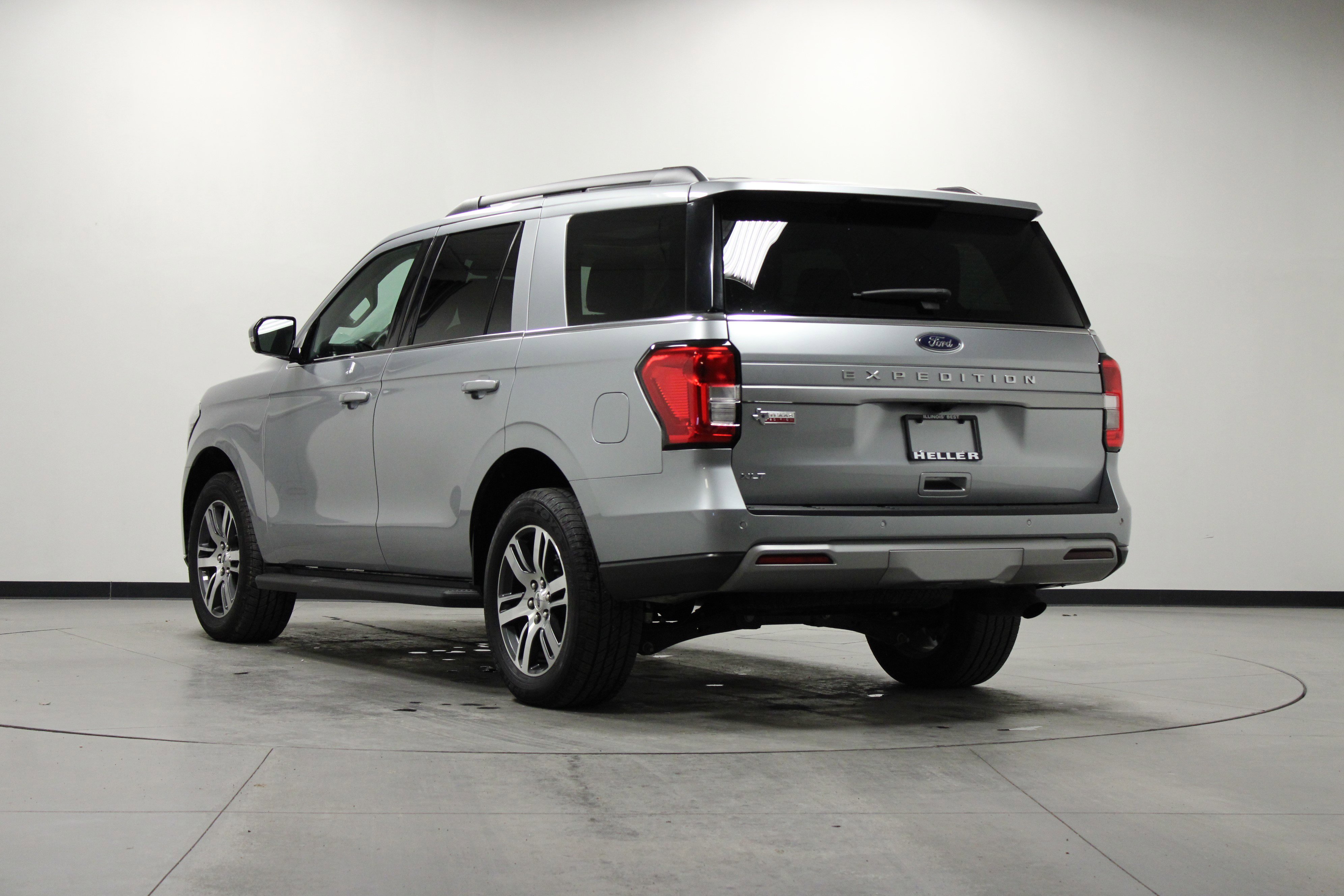 Used 2024 Ford Expedition XLT image 6