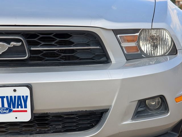 Used 2010 Ford Mustang Coupe RWD image 9