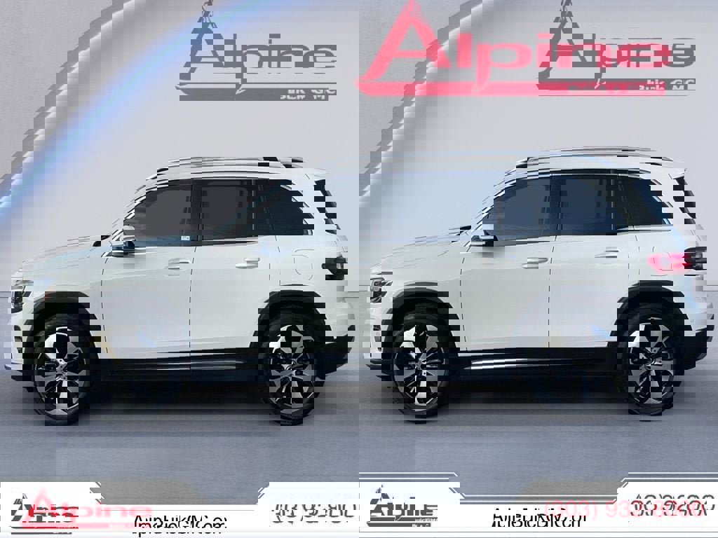 Used 2025 Mercedes-Benz GLB 250 4MATIC image 2