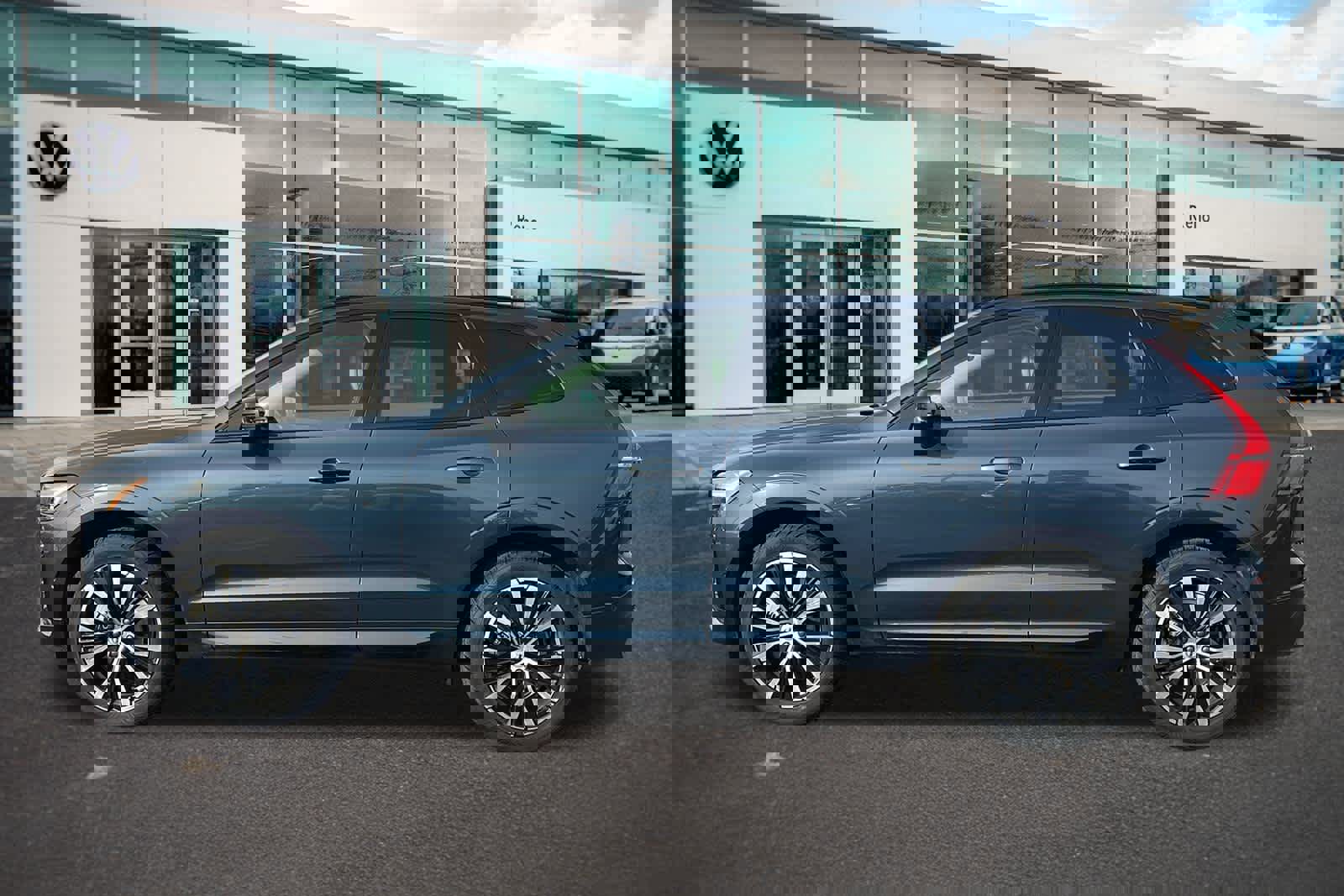 Used 2023 Volvo XC60 B6 Ultimate w/ Climate Package image 8