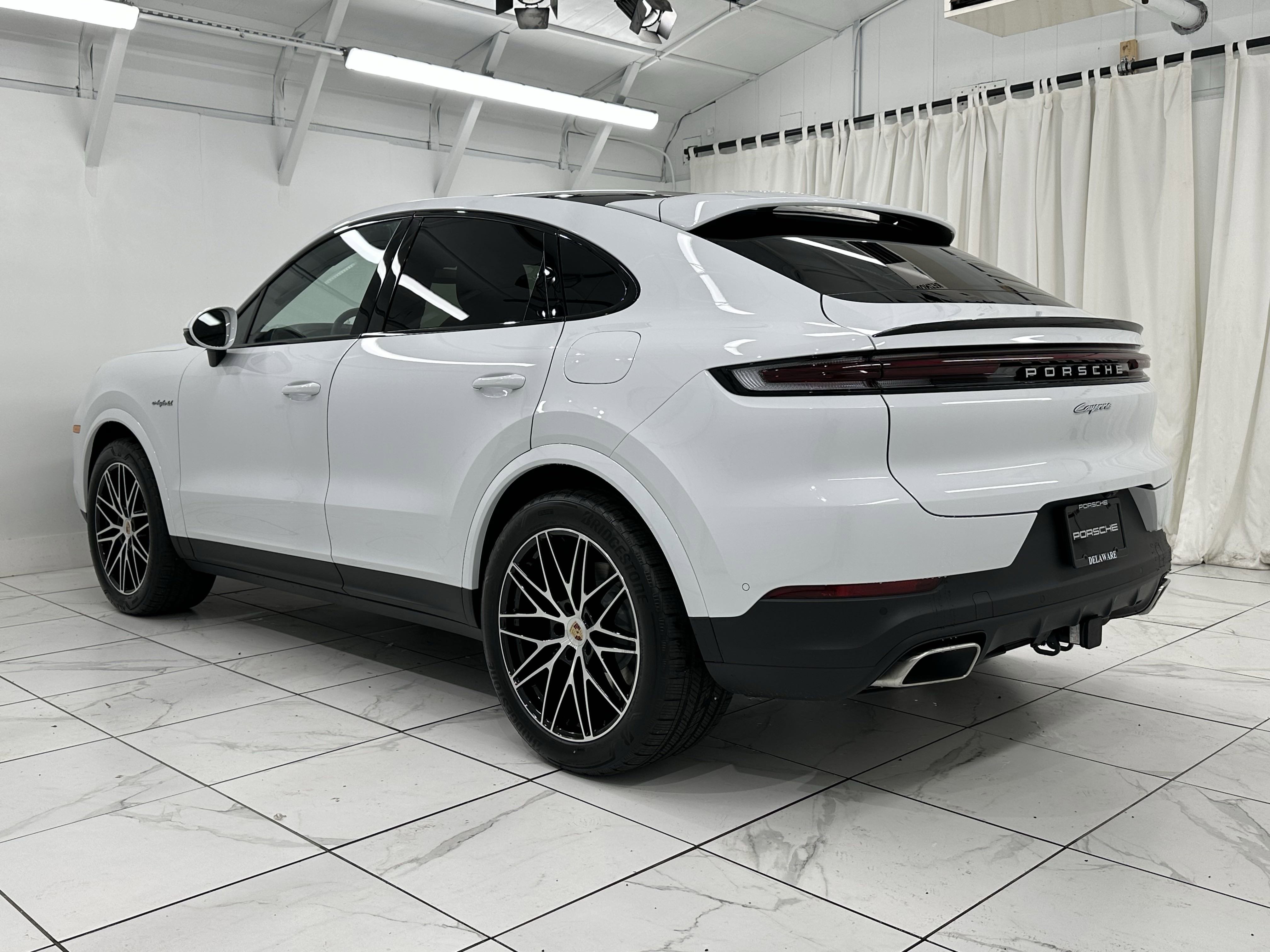 Certified 2025 Porsche Cayenne E-Hybrid image 14