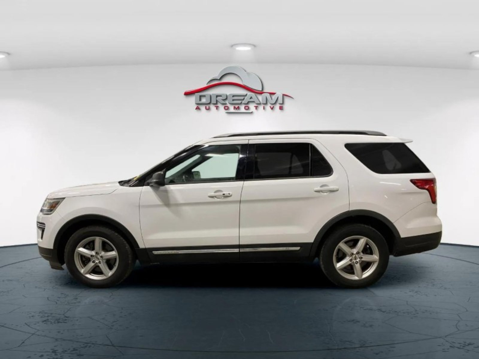 Used 2019 Ford Explorer XLT FWD image 16