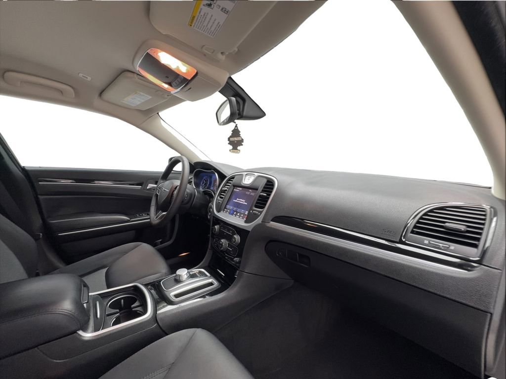 Used 2023 Chrysler 300 Touring w/ Sport Appearance Package RWD image 31