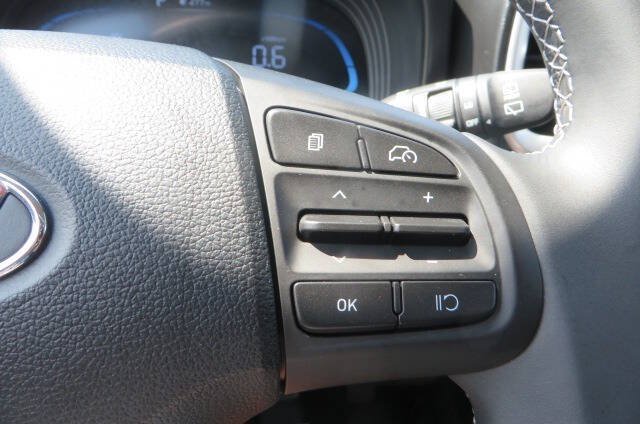 Used 2026 Hyundai Venue SEL FWD image 18