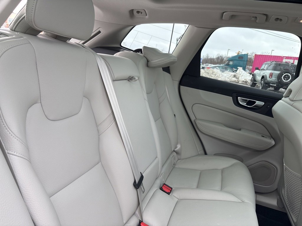 Certified 2023 Volvo XC60 B5 Core image 38