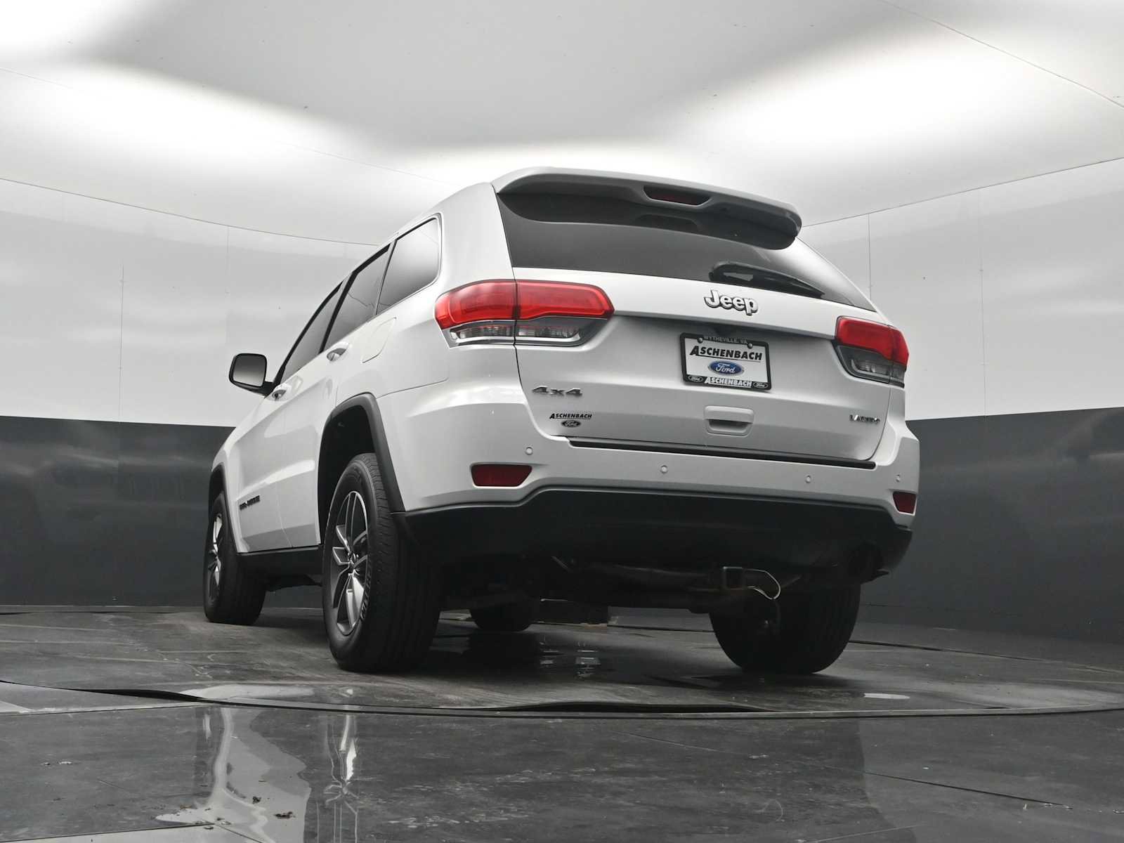 Used 2018 Jeep Grand Cherokee Laredo AWD/4WD image 43