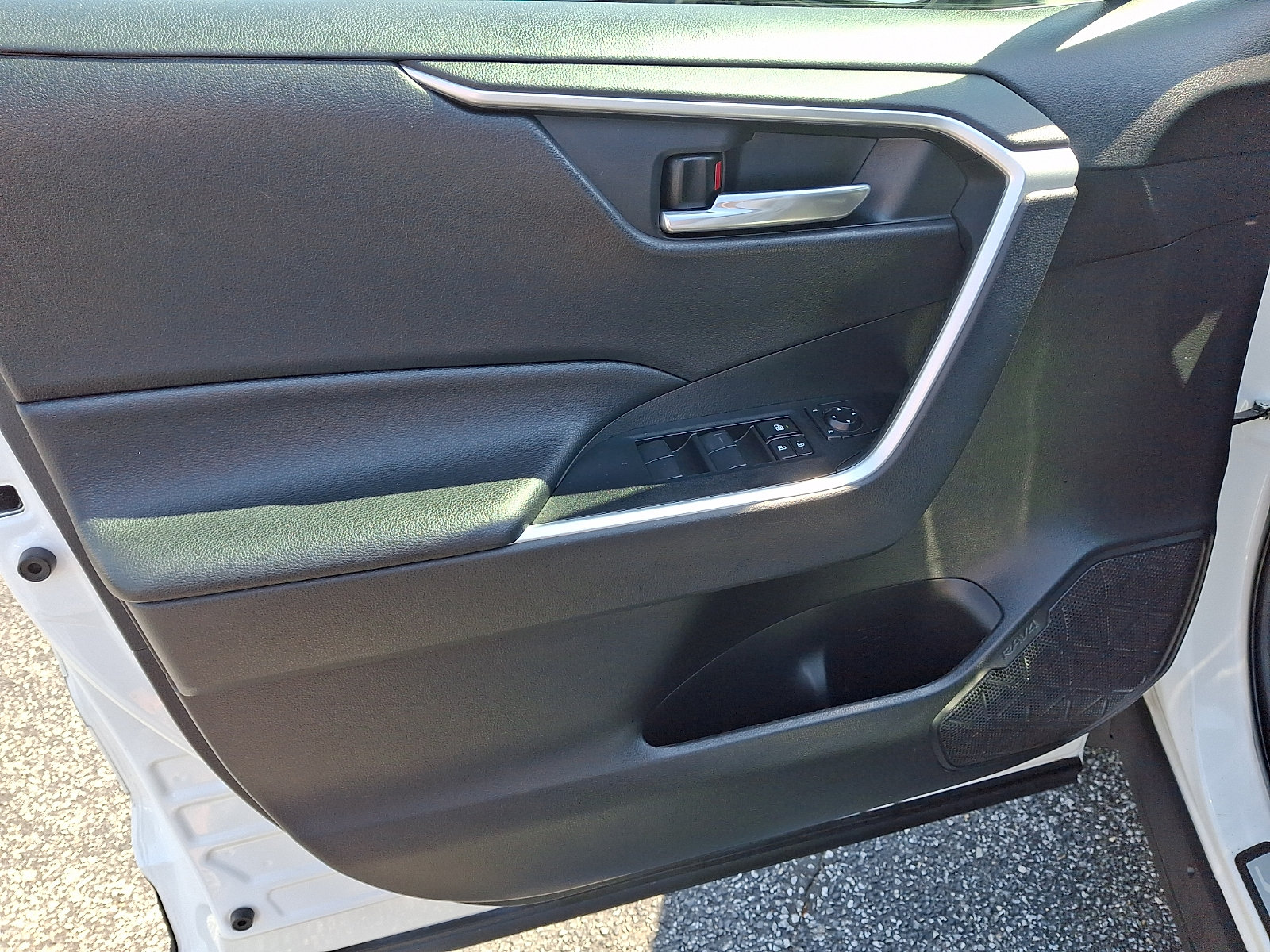 Used 2021 Toyota RAV4 XLE w/ Convenience Package AWD/4WD image 12