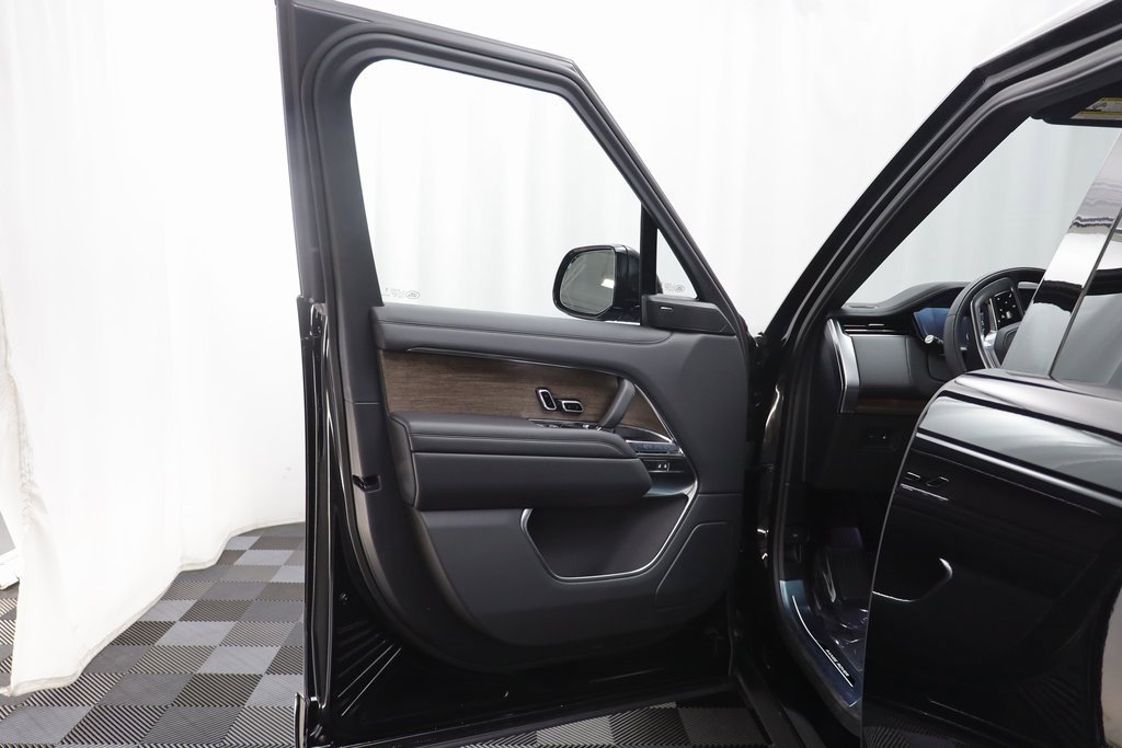 New 2025 Land Rover Range Rover SE image 5