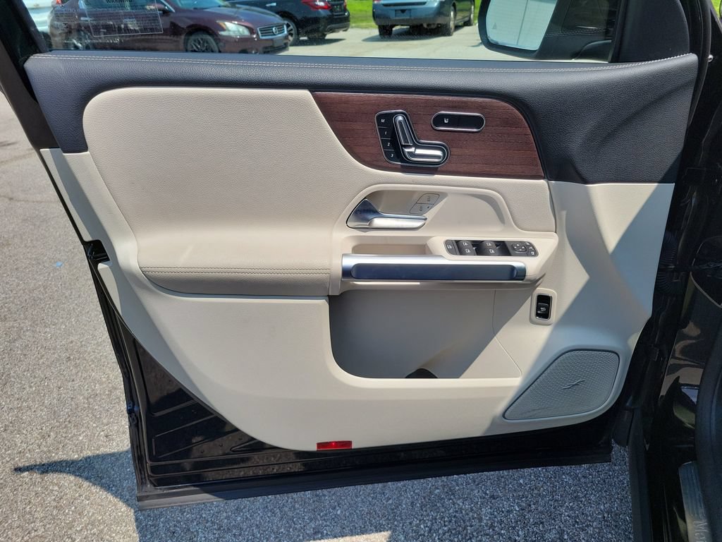Used 2023 Mercedes-Benz EQB 300 4MATIC w/ Pinnacle Package image 27