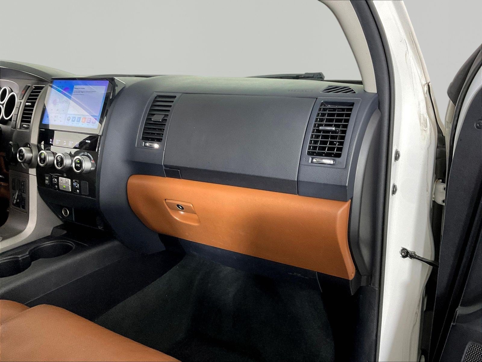 Used 2017 Toyota Sequoia Platinum RWD image 27