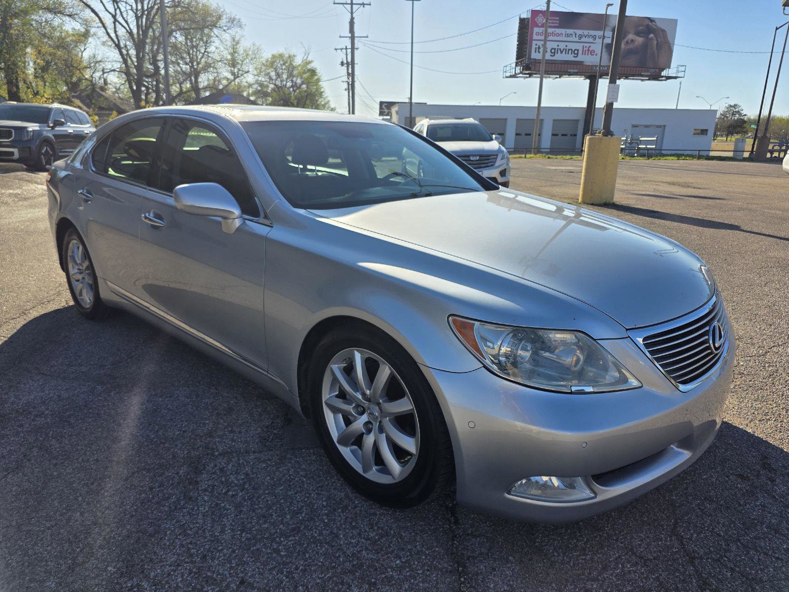 Used 2008 Lexus LS 460 RWD image 3