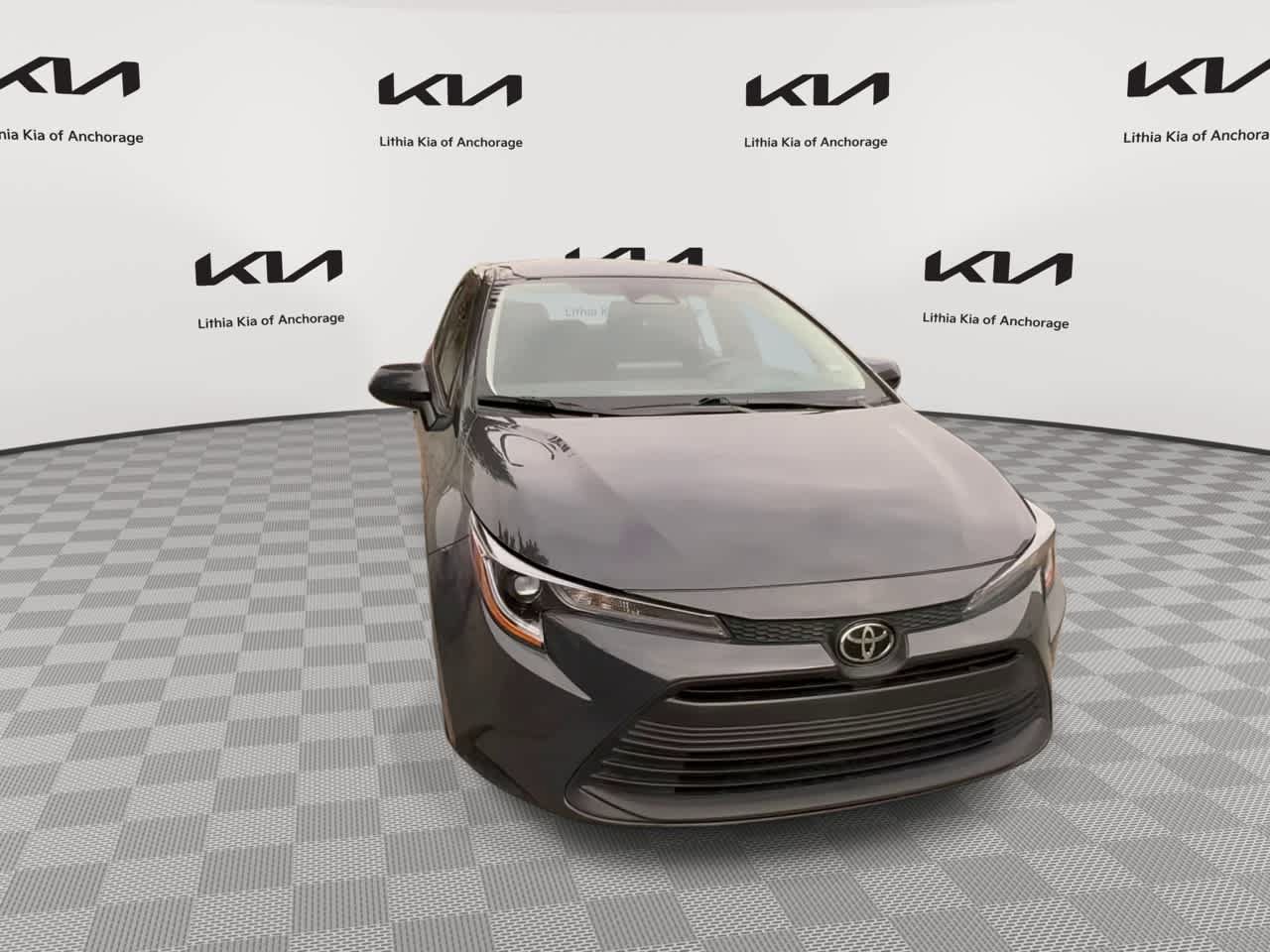 Used 2025 Toyota Corolla LE FWD image 2