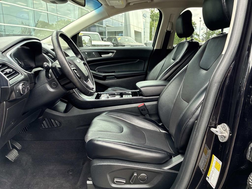 Used 2019 Ford Edge Titanium w/ Equipment Group 301A AWD/4WD image 23