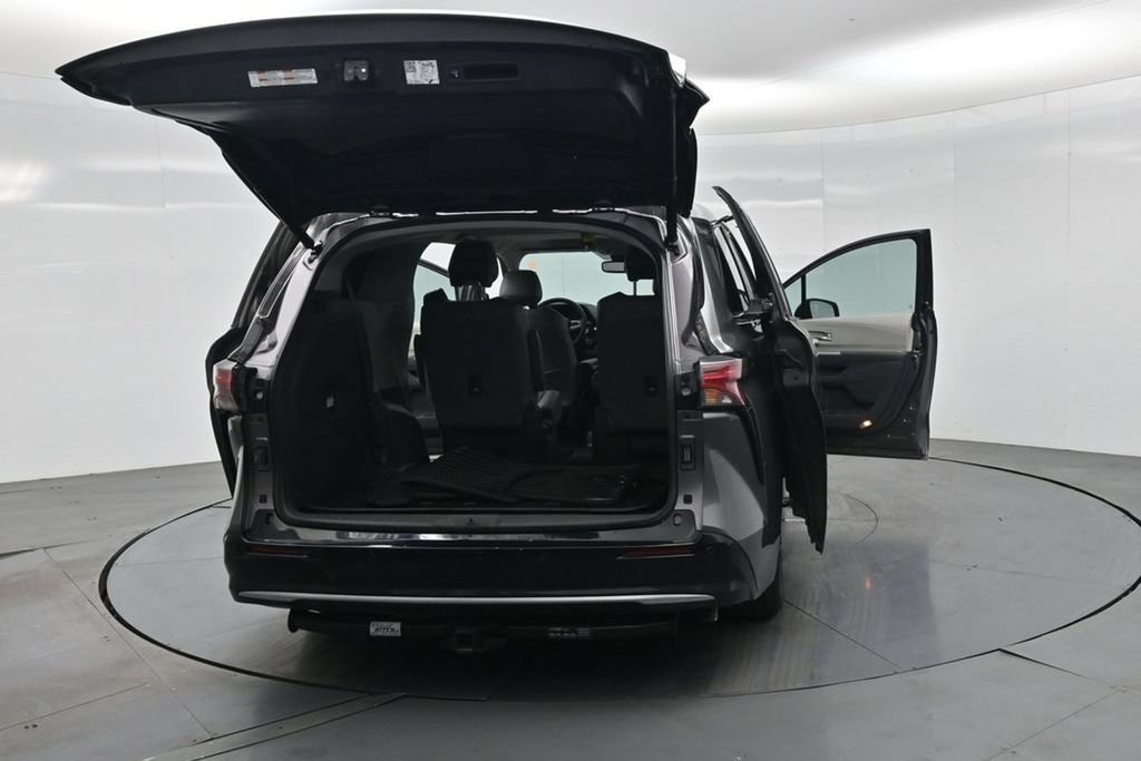 Used 2021 Toyota Sienna Limited FWD image 38