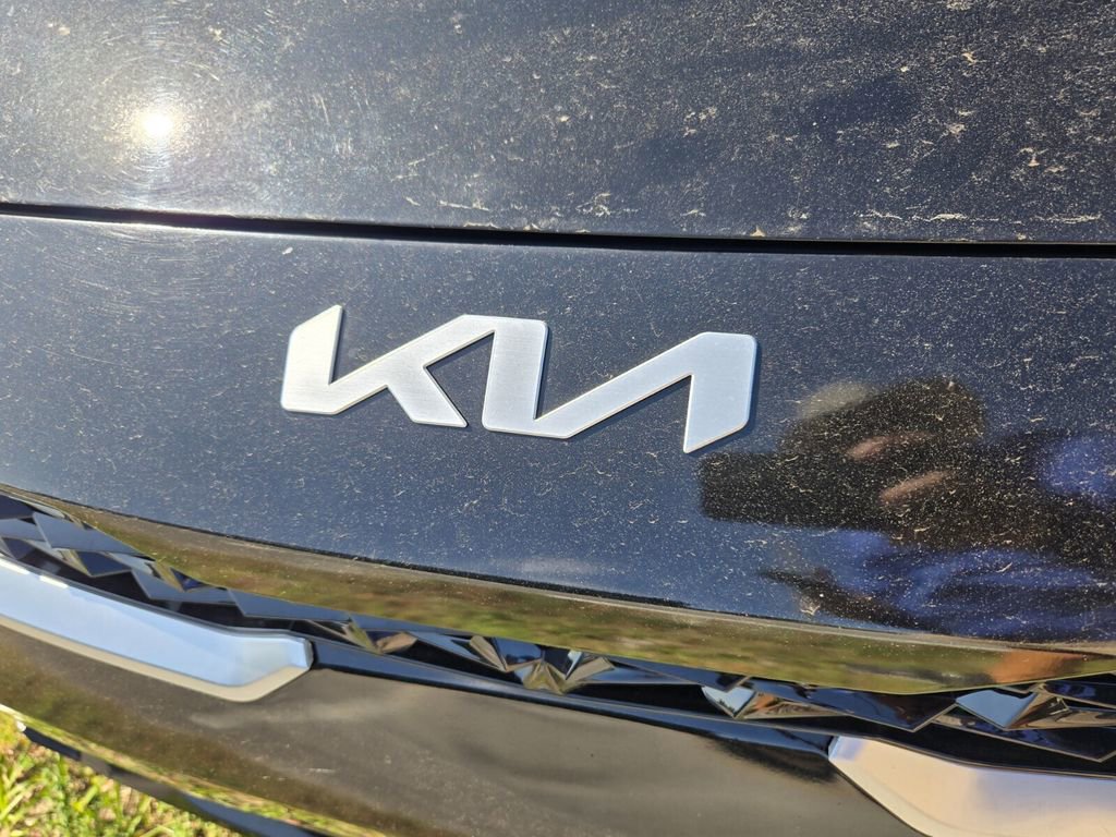 Used 2024 Kia Forte LXS w/ LXS Technology Package FWD image 9